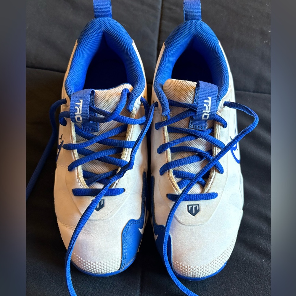 Nike FastFlex Cleats - size 2.5 boys - worn for one season - great condition